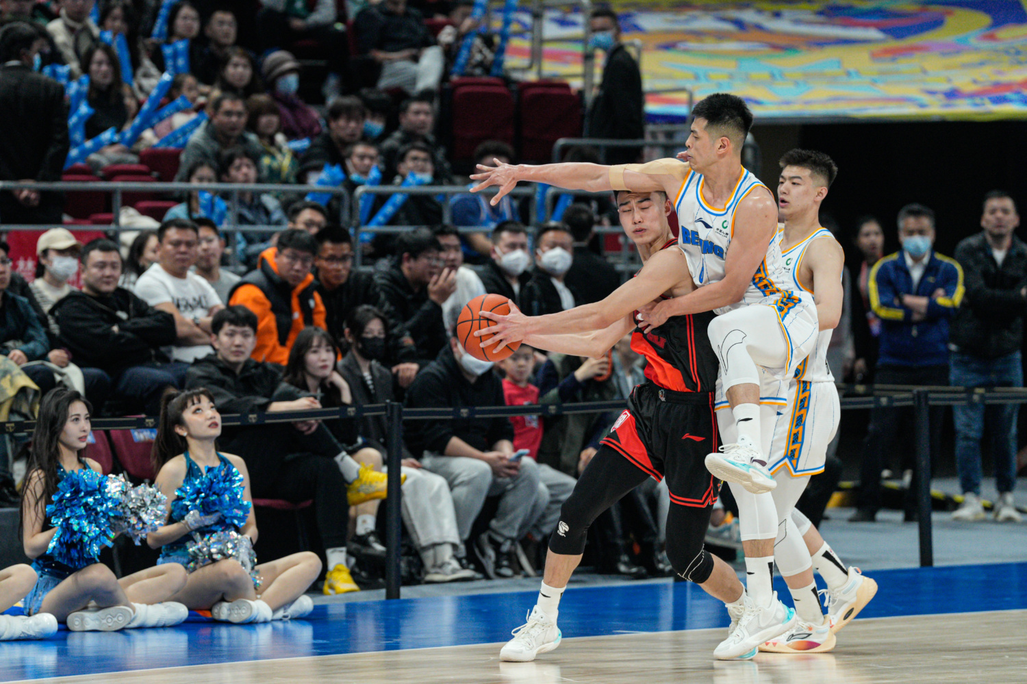 赛前体能课后，北京首钢远射贴柱备战英超，赛场秩序良好，训练强度明显提升 -ewc官网入口