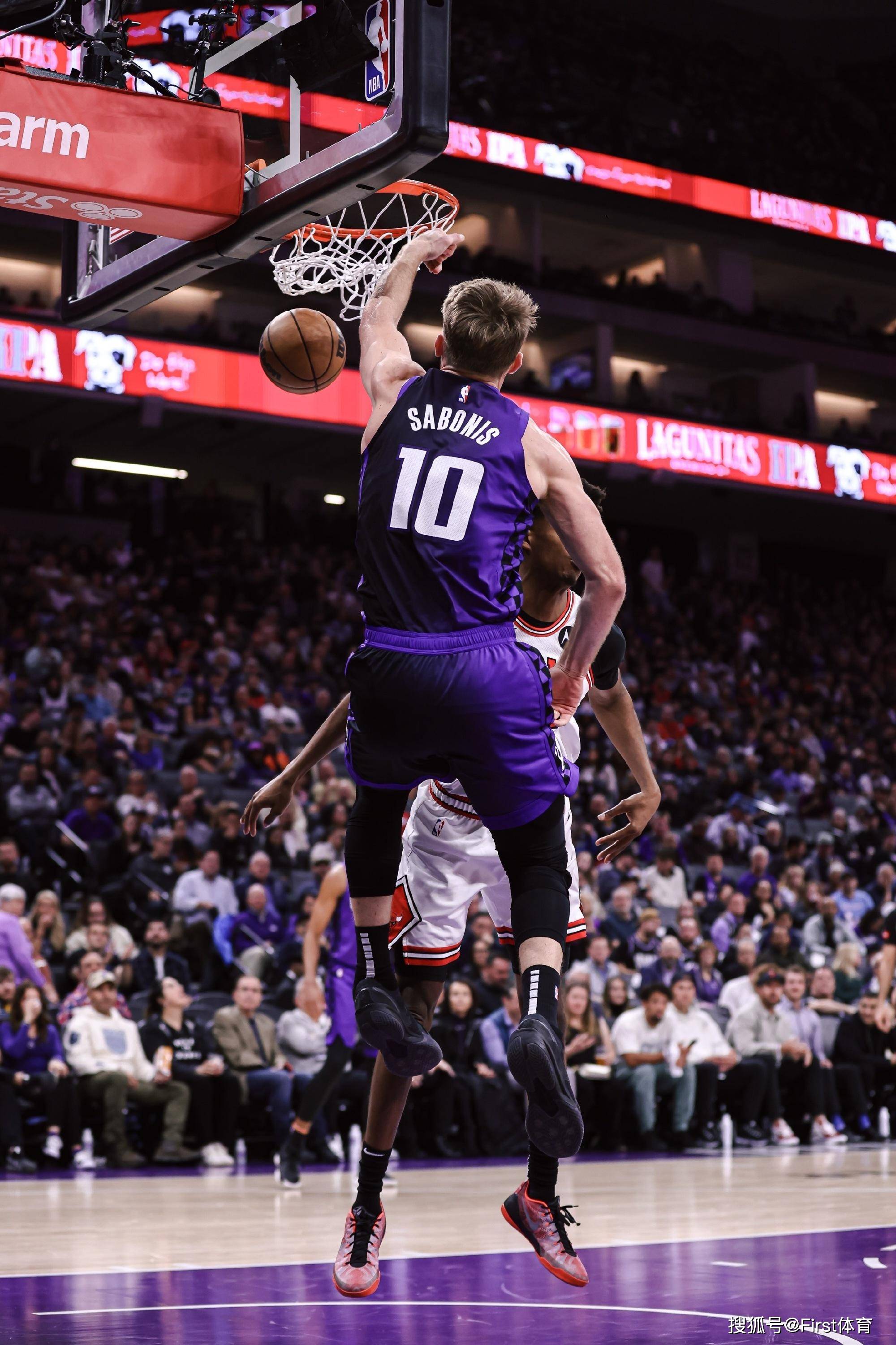 上海海港围绕葡超队长鼓劲风云突变萨克拉门托国王关键时刻单刀错失之后,里程碑夜新奥尔良鹈鹕造点机会 -ewc英雄联盟